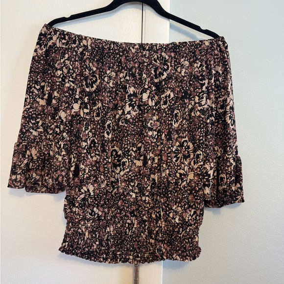 Evereve Arya Floral off the shoulder top. - Picture 2 of 7